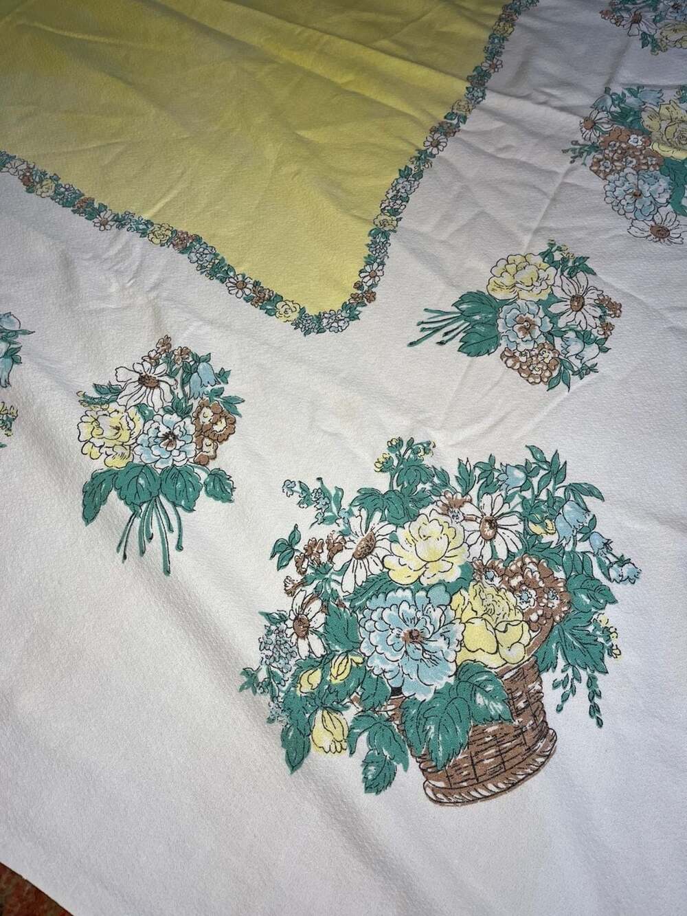 Vintage Floral Basket Yellow Center Tablecloth cottagecore - Picture 3 of 8